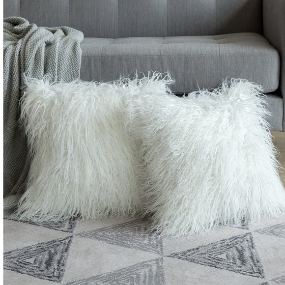 Pack of 2 Faux Fur Throw Pillows Covers 20” x 20” - Picture 7 of 9